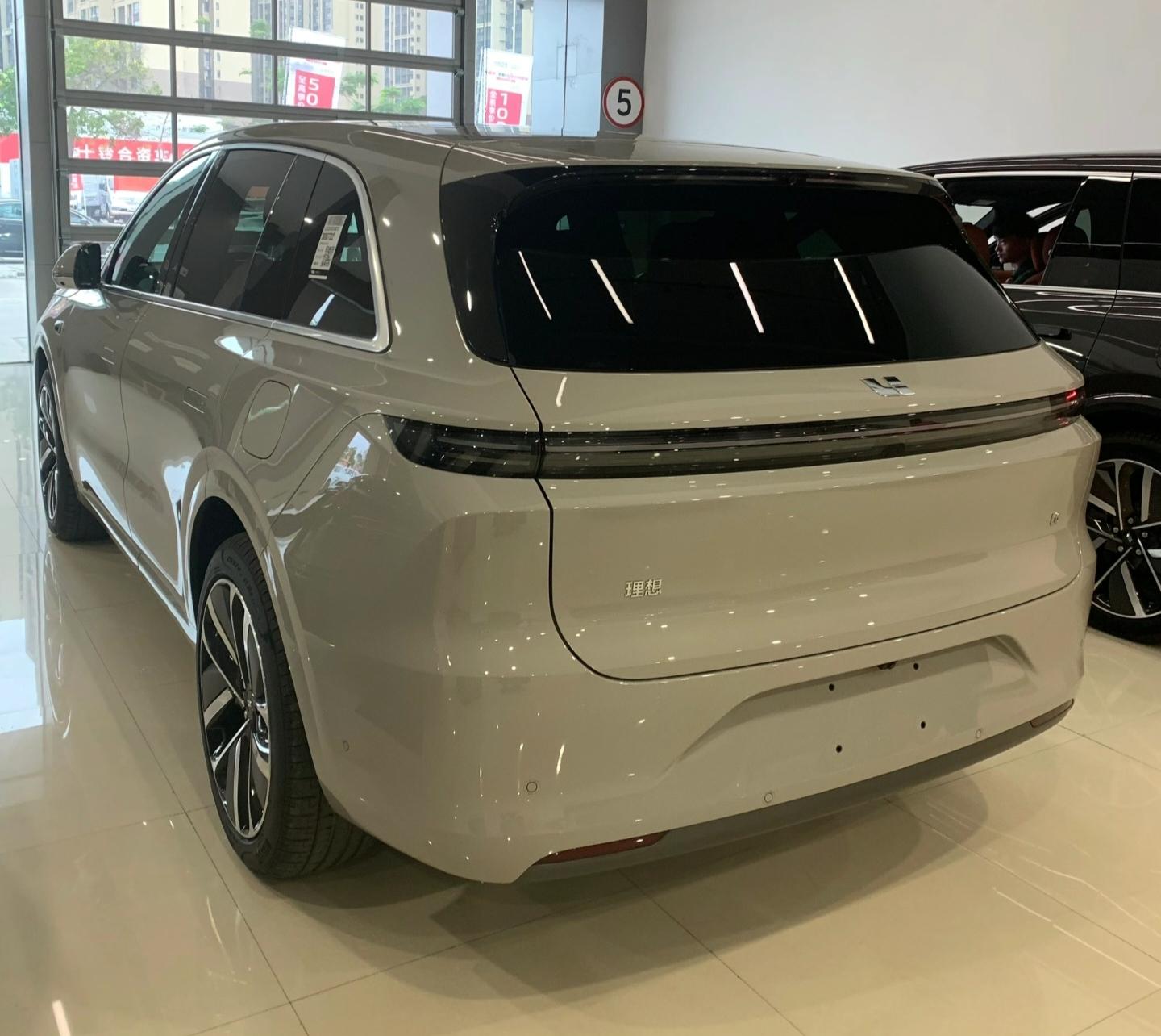 主要的對手可能是理想L7,理想L6正式上市售24.98萬元起