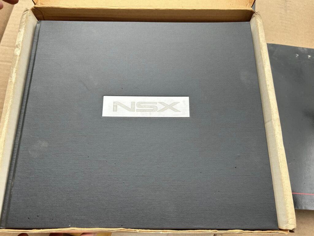 心里有陰影不敢開了?1992年的謳歌NSX 在車庫里被遺忘了30年