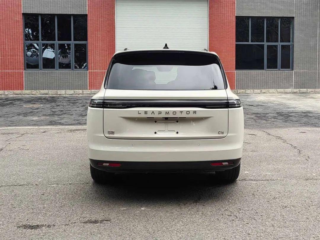 又一波重磅新車曝光,國產豪華轎跑、家用六座SUV全都有!