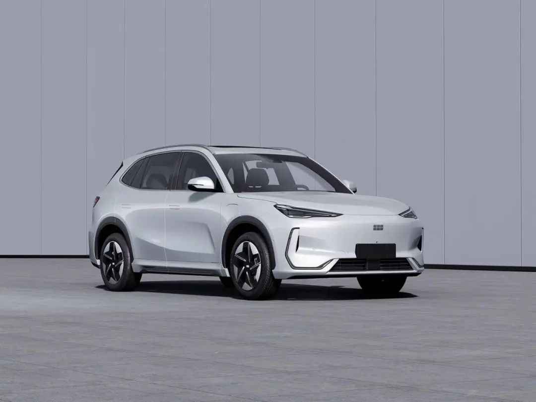又一波重磅新車曝光,國產豪華轎跑、家用六座SUV全都有!