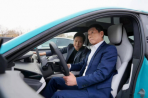 師傅向徒弟學習?傳統車企大佬下場直播,中國車市競爭白熱化