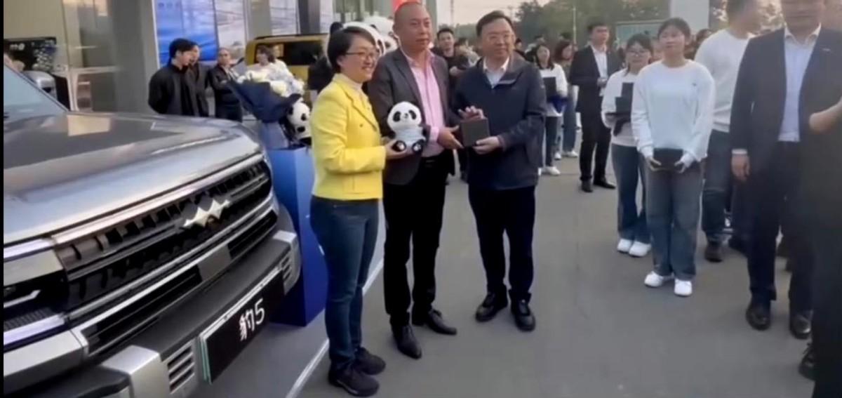 野心藏不住了!比亞迪王傳福走訪縣鄉市場,銷售網絡或將大肆擴張