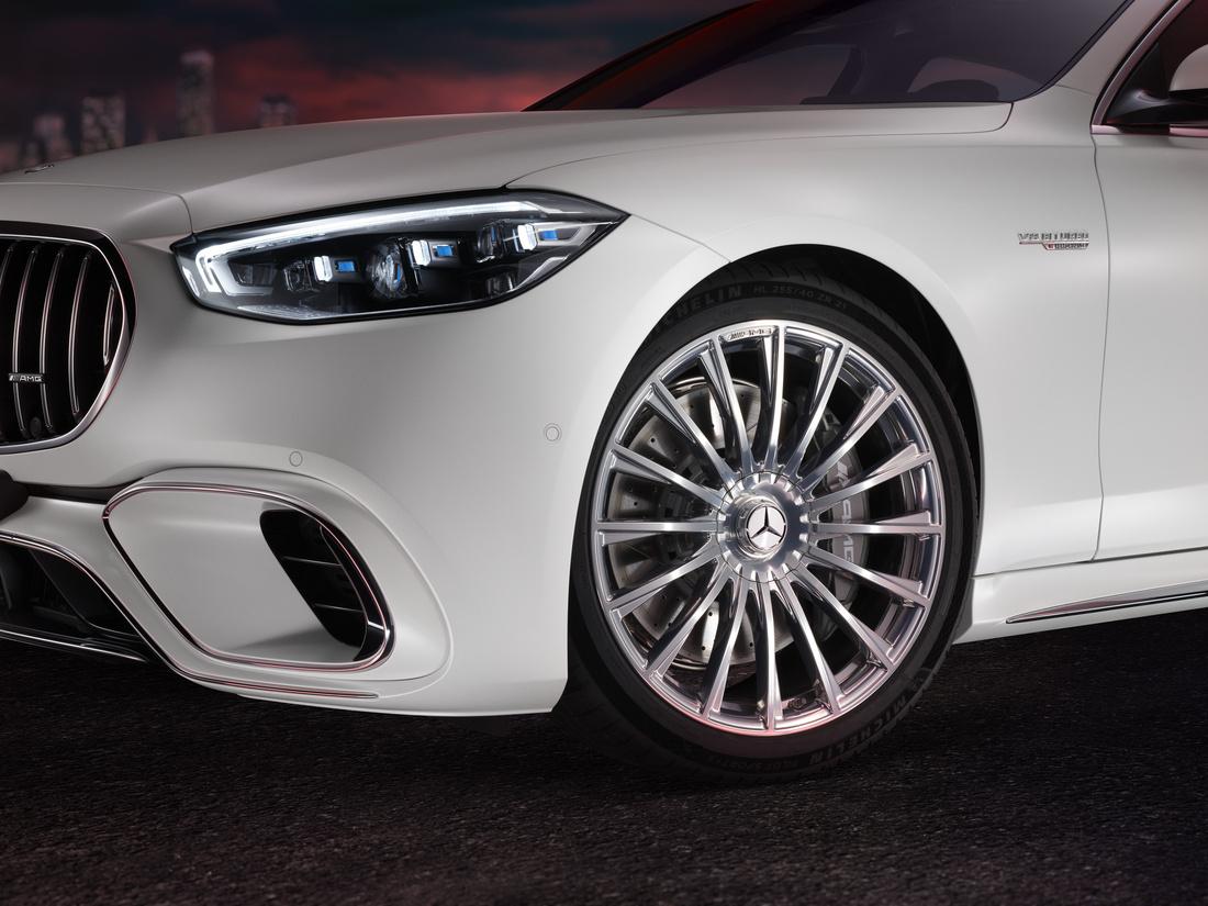 最大功率超800馬力,全新奔馳AMG S 63 L E Performance上市263.8萬起