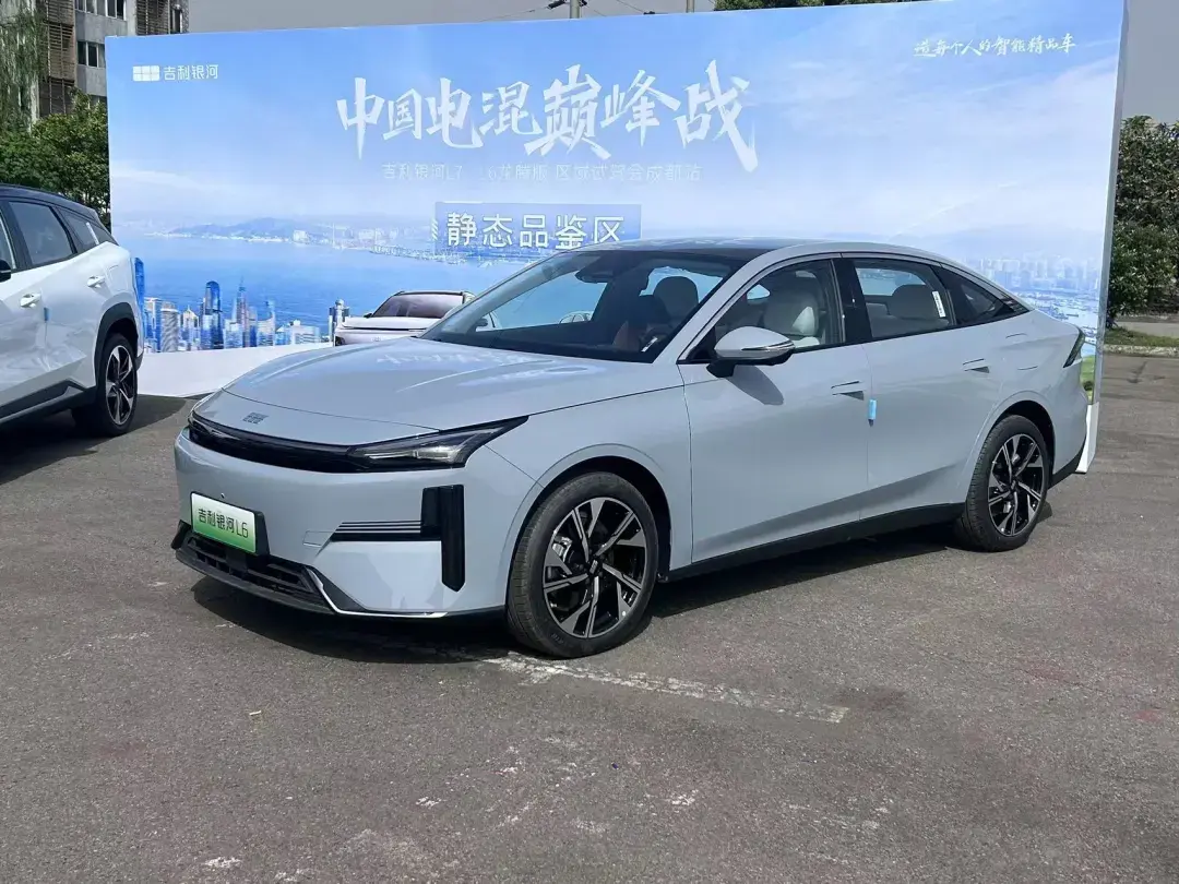 試駕吉利銀河L7、L6龍騰版:誰說「低價格」與「高價值」相悖?