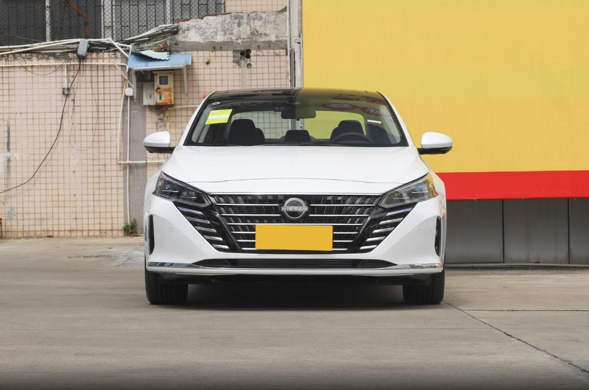 同為日系B級車,本田雅閣和日產天籟,家用到底該如何選?