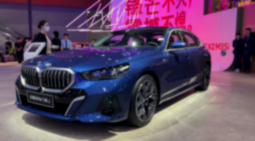 配置升級35項,搭2.0T四驅,售50.59萬!寶馬5系四驅上市