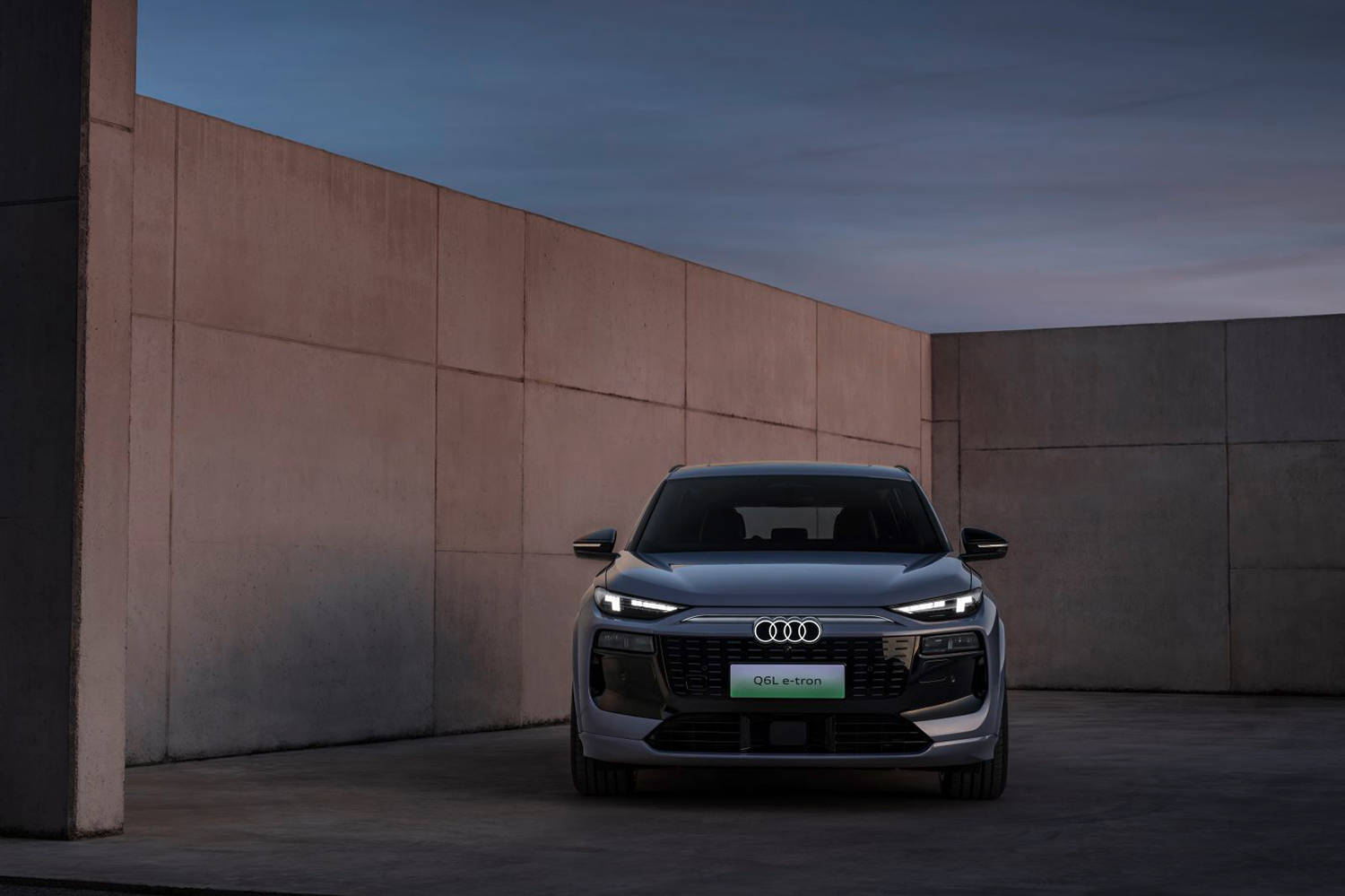 吾與純電Macan孰美 實(shí)拍奧迪Q6L e-tron/2025交付