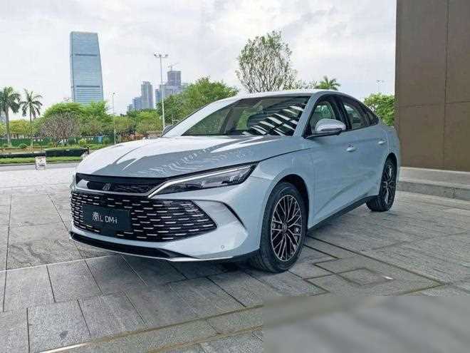 秦家族添猛員,主打中級轎車市場,零距離體驗比亞迪秦L