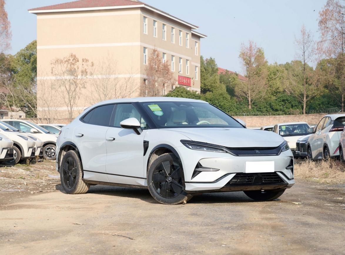 20萬內買國產新能源中型SUV,比亞迪宋L對比小鵬G6,到底選誰好?