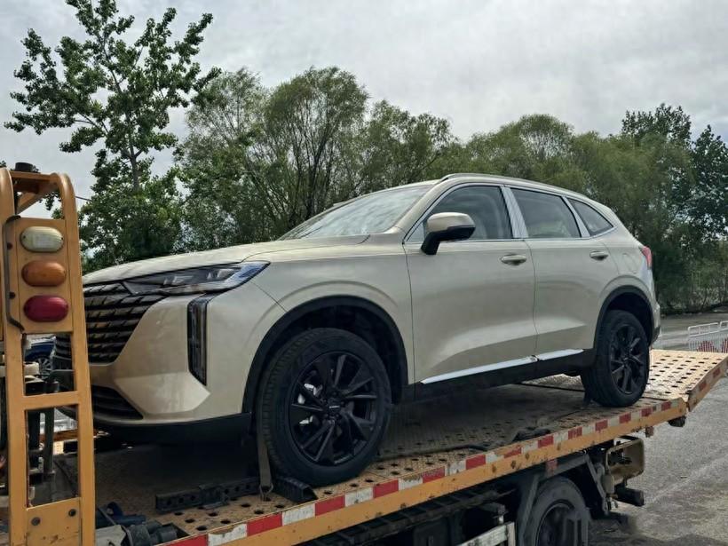 “神車”回歸!新一代哈弗H6現身,顏值更高,1.5T/2.0T動力任選