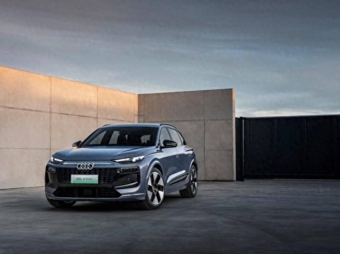 全新奧迪Q6L e-tron軸距近3米,四屏交互,百年大廠驚艷車展!