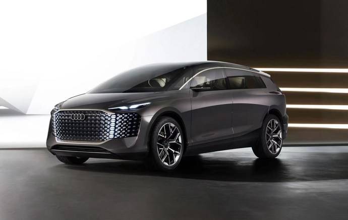 全新奧迪Q6L e-tron軸距近3米,四屏交互,百年大廠驚艷車展!