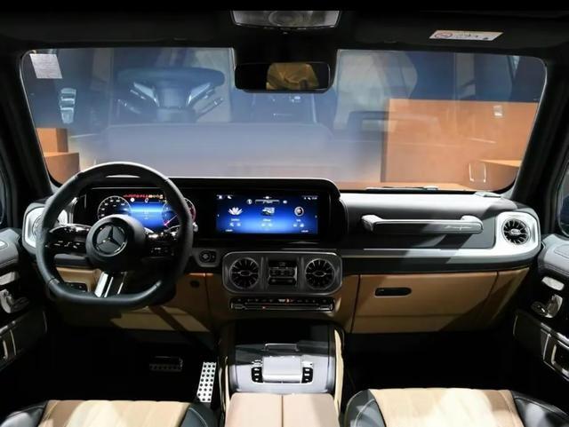 全新奔馳 G580 電動版,G 級車系的純電革新,視覺與實用完美融合