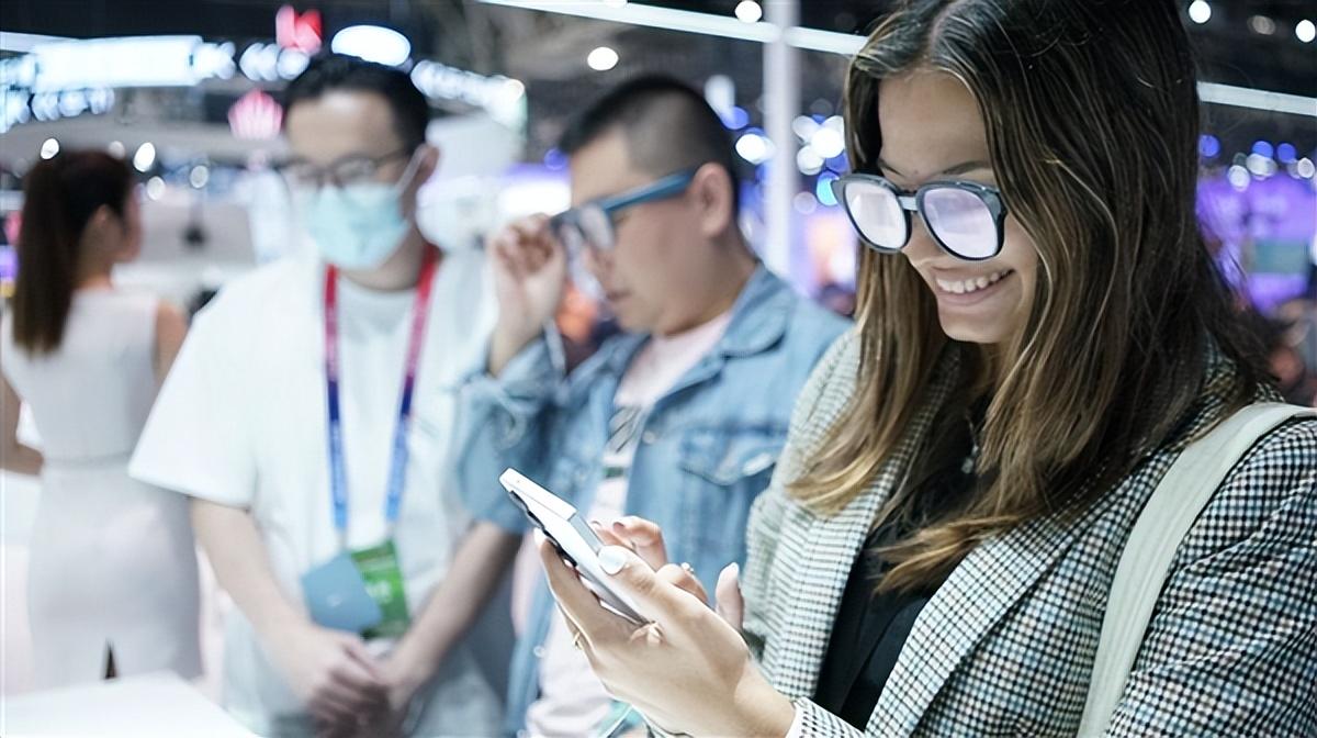 車機互聯第一梯隊!魅族21、Flyme Auto、MYVU AR眼鏡亮相北京車展