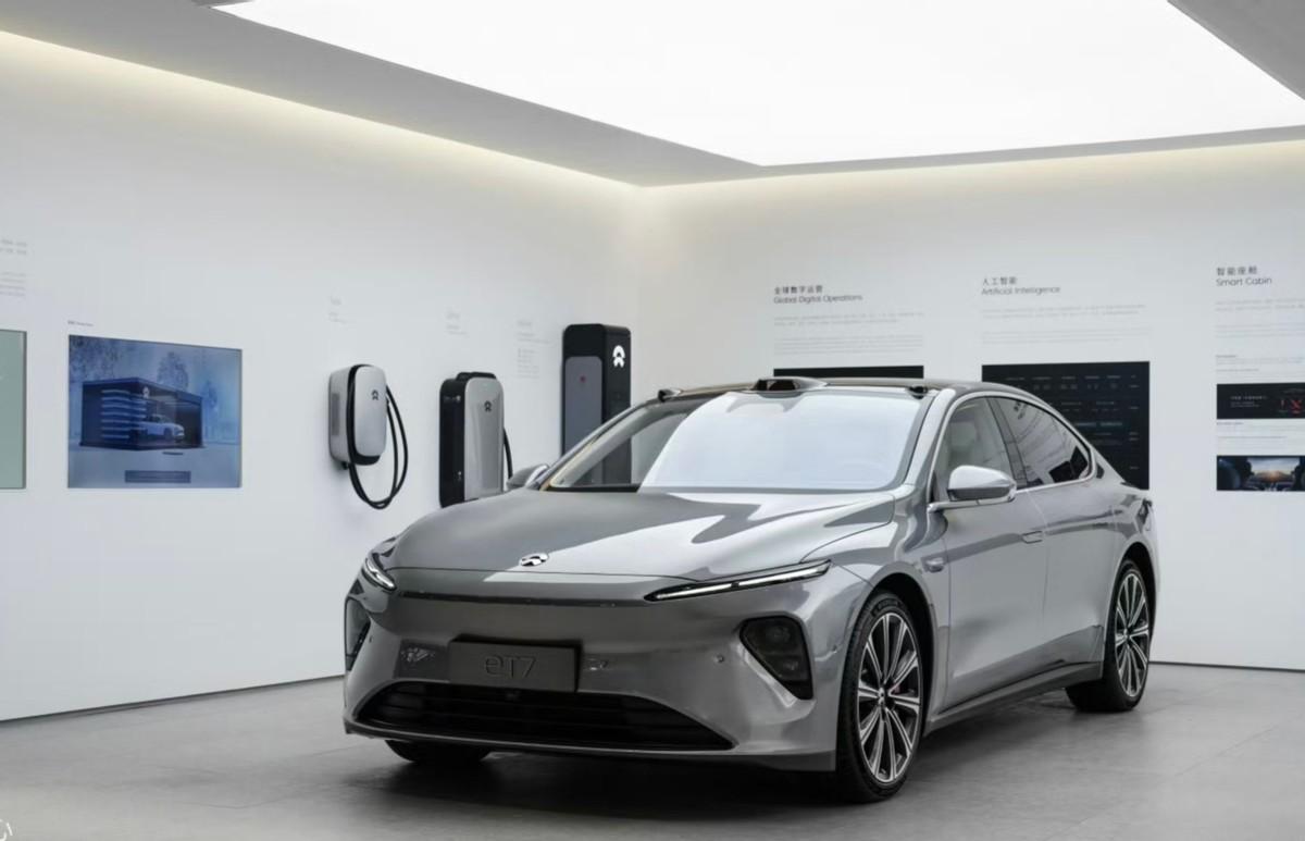 比亞迪發布云輦-Z新技術、蔚來2024款ET7上市