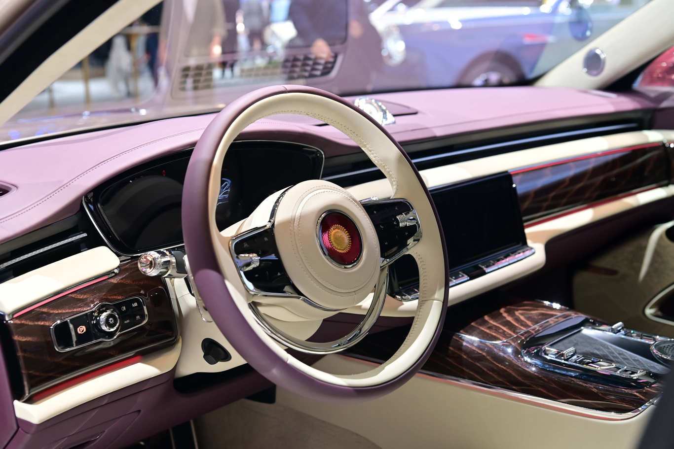 2024北京車展 | 紅旗“國雅”,你成功吸引了我的注意!