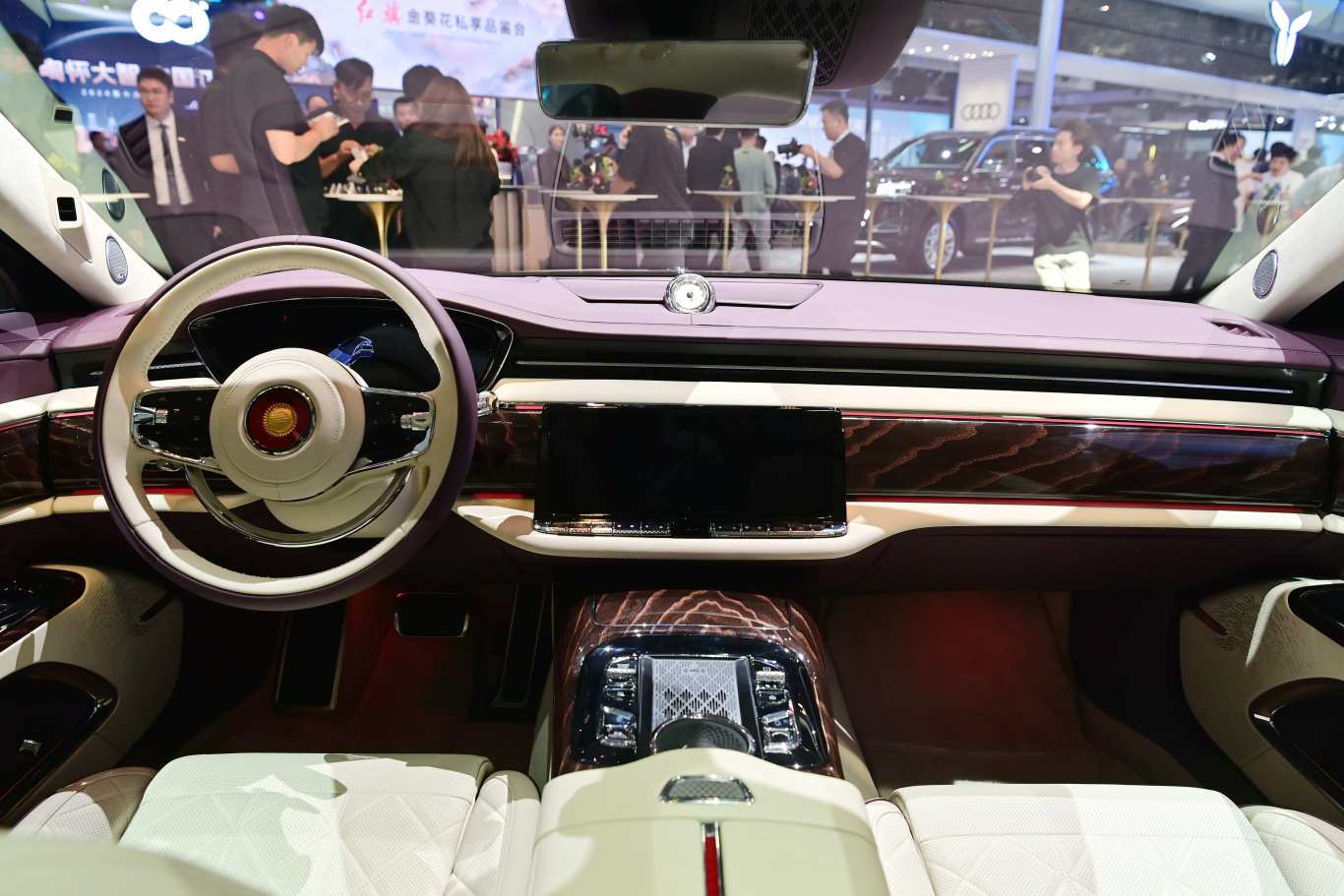 2024北京車展 | 紅旗“國雅”,你成功吸引了我的注意!