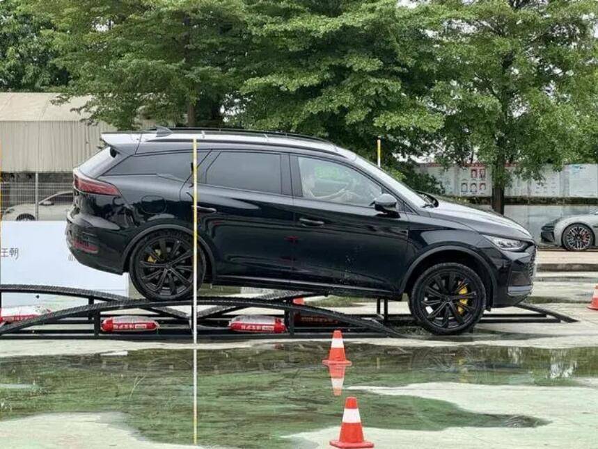 全系標配云輦-C,終結“油電之爭” 比亞迪漢唐雙子星是認真的