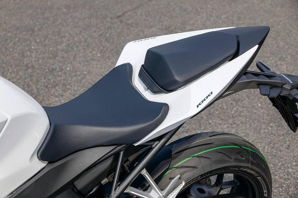 本田展示2024款CB1000R大黃蜂!與750、400車型家族化設計