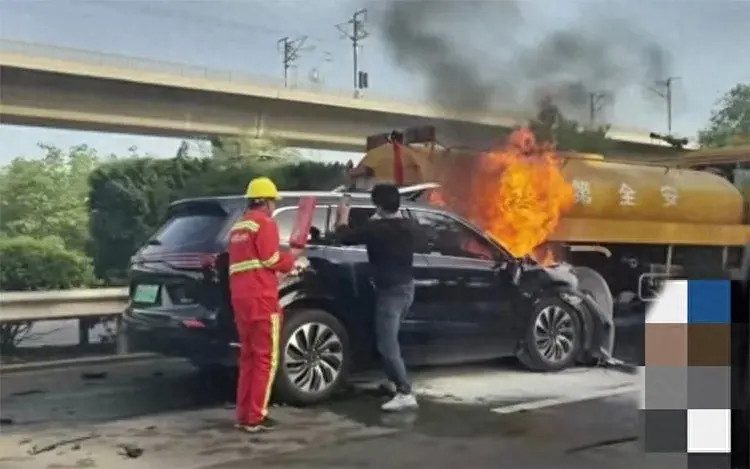 賣不動純電車的凱迪拉克,開始拿華為開刀?
