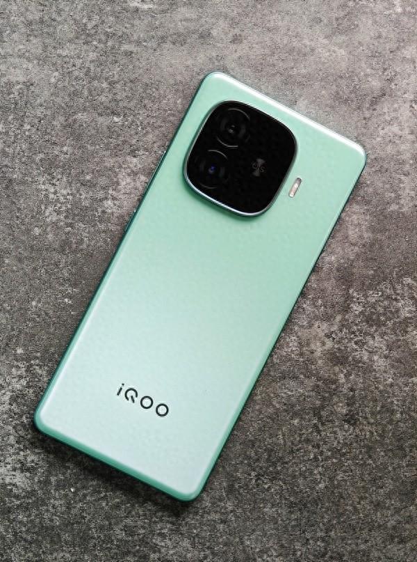 iQOO Z9 Turbo體驗:從性能出發,開辟“中端旗艦”新路