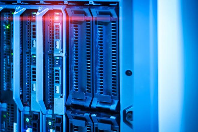 為什么電腦只裝一個CPU?難道就不能多裝幾個嗎?