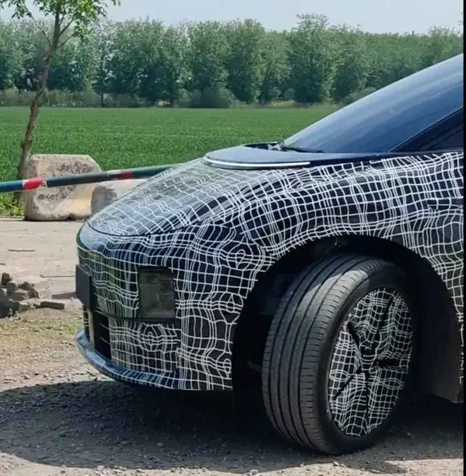 理想新車又曝光,疑似M8?