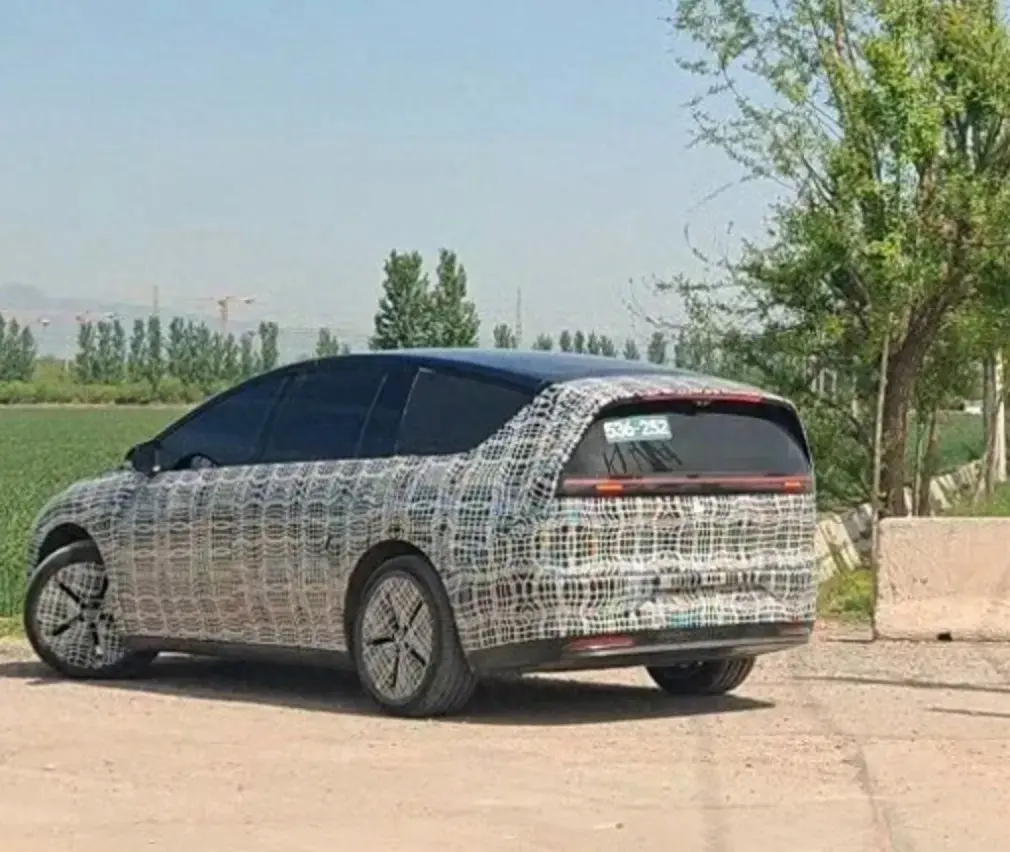 理想新車又曝光,疑似M8?