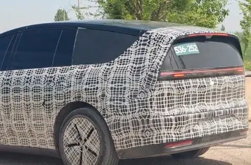 理想新車又曝光,疑似M8?