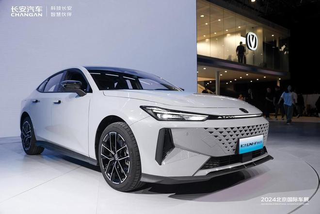 8款新車閃耀北京車展舞臺,造車40年,長安汽車“卷”出新格局
