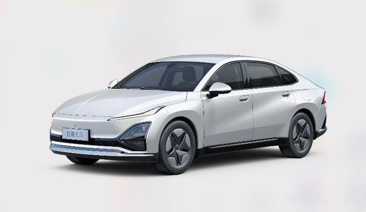 五菱全新電動轎車來了,主打網約車市場,兩種續航里程可選