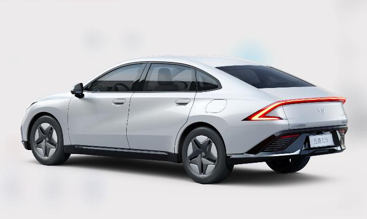 五菱全新電動轎車來了,主打網約車市場,兩種續航里程可選