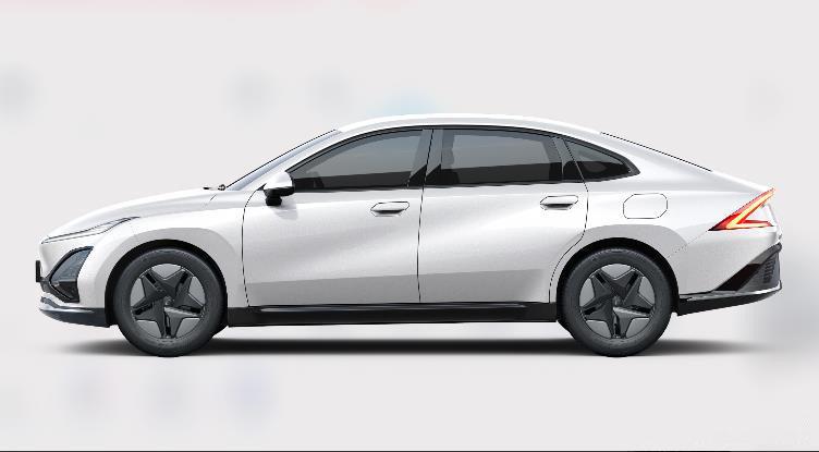 五菱全新電動轎車來了,主打網約車市場,兩種續航里程可選