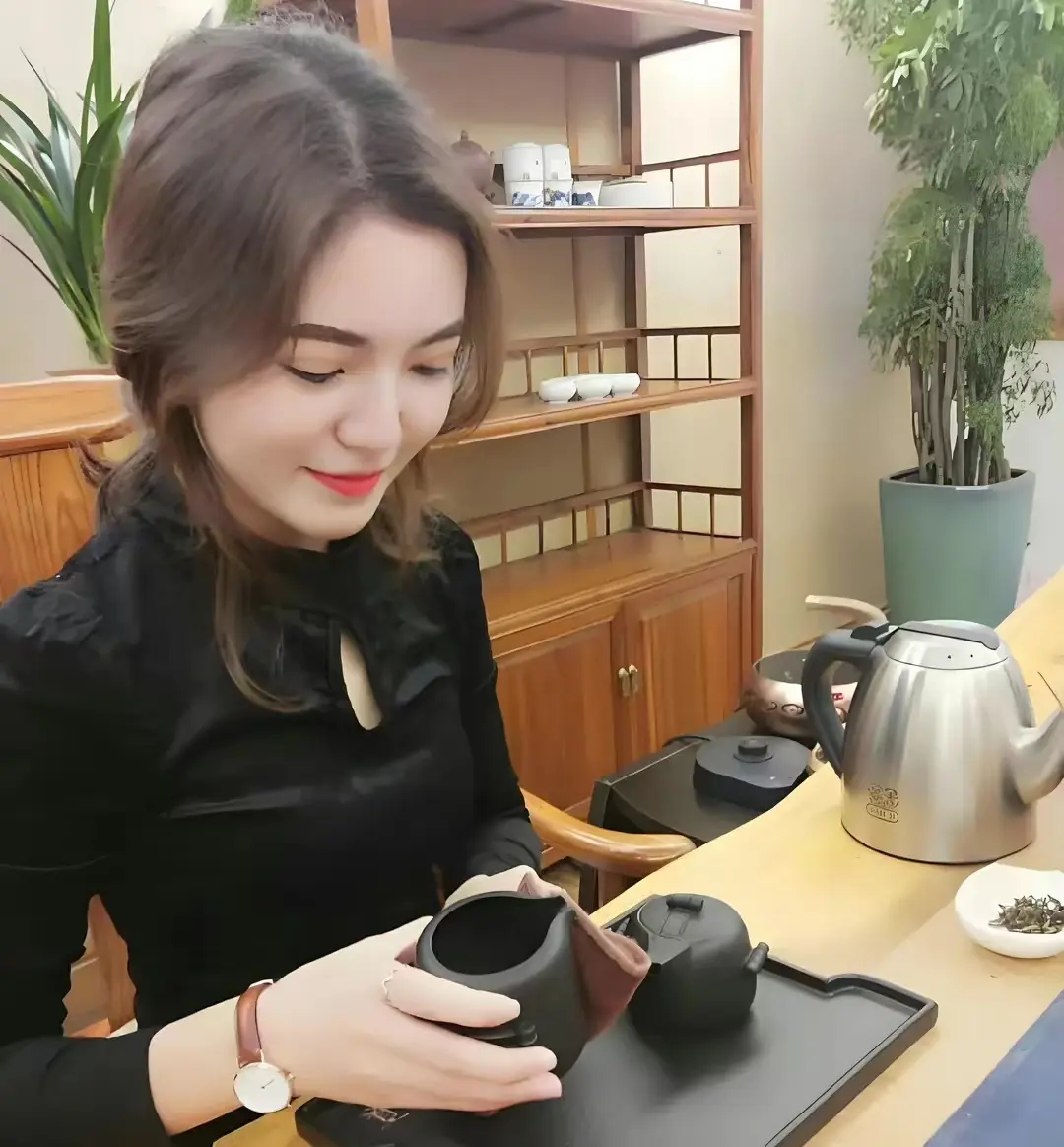 震撼揭秘:中國最美女首富林曉蕓:從10億到8700億的傳奇之路