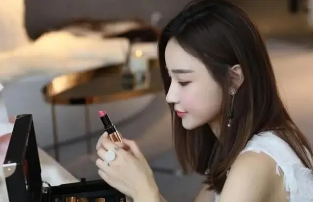 震撼揭秘:中國最美女首富林曉蕓:從10億到8700億的傳奇之路