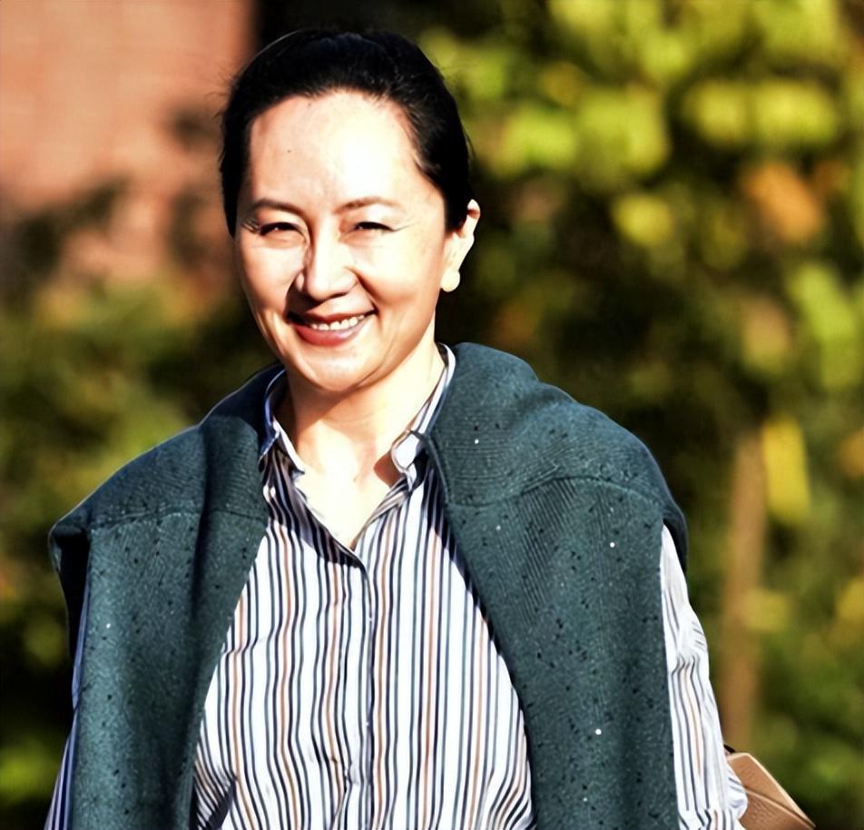 同是任正非的基因,把孟晚舟跟姚安娜一對比,差距這就出來了