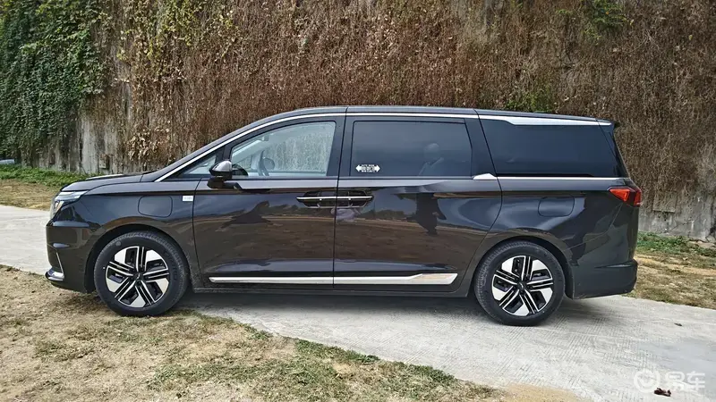 被嚴重低估的實用型MPV 試駕瑞風RF8
