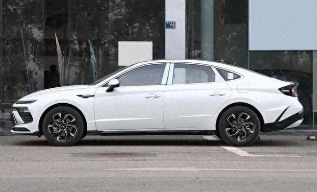測評第11代索納塔,軸距2875毫米,家用轎車的優選?