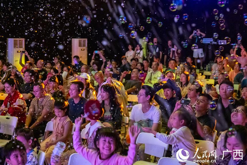 AI賦能 人民網(wǎng)\"白澤的奇幻旅程\"帶你玩轉(zhuǎn)科普教學(xué)