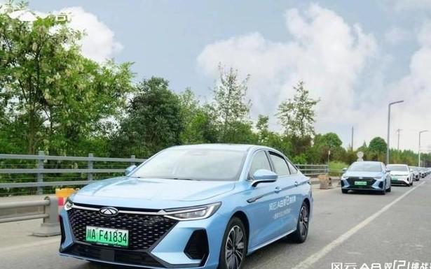 實測綜合油耗2.9L,續航達2000KM,試駕奇瑞風云A8遠航版