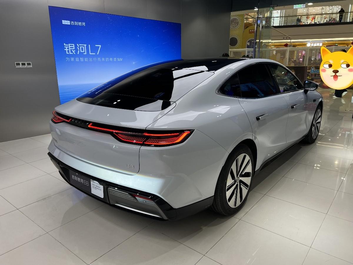 銀河首款電車表現如何——體驗銀河E8