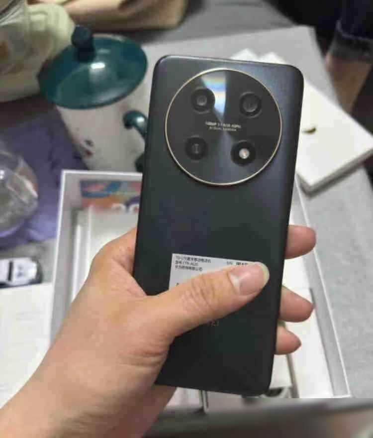 華為太猛了:1億像素 鴻蒙OS4 5000mAh大電池