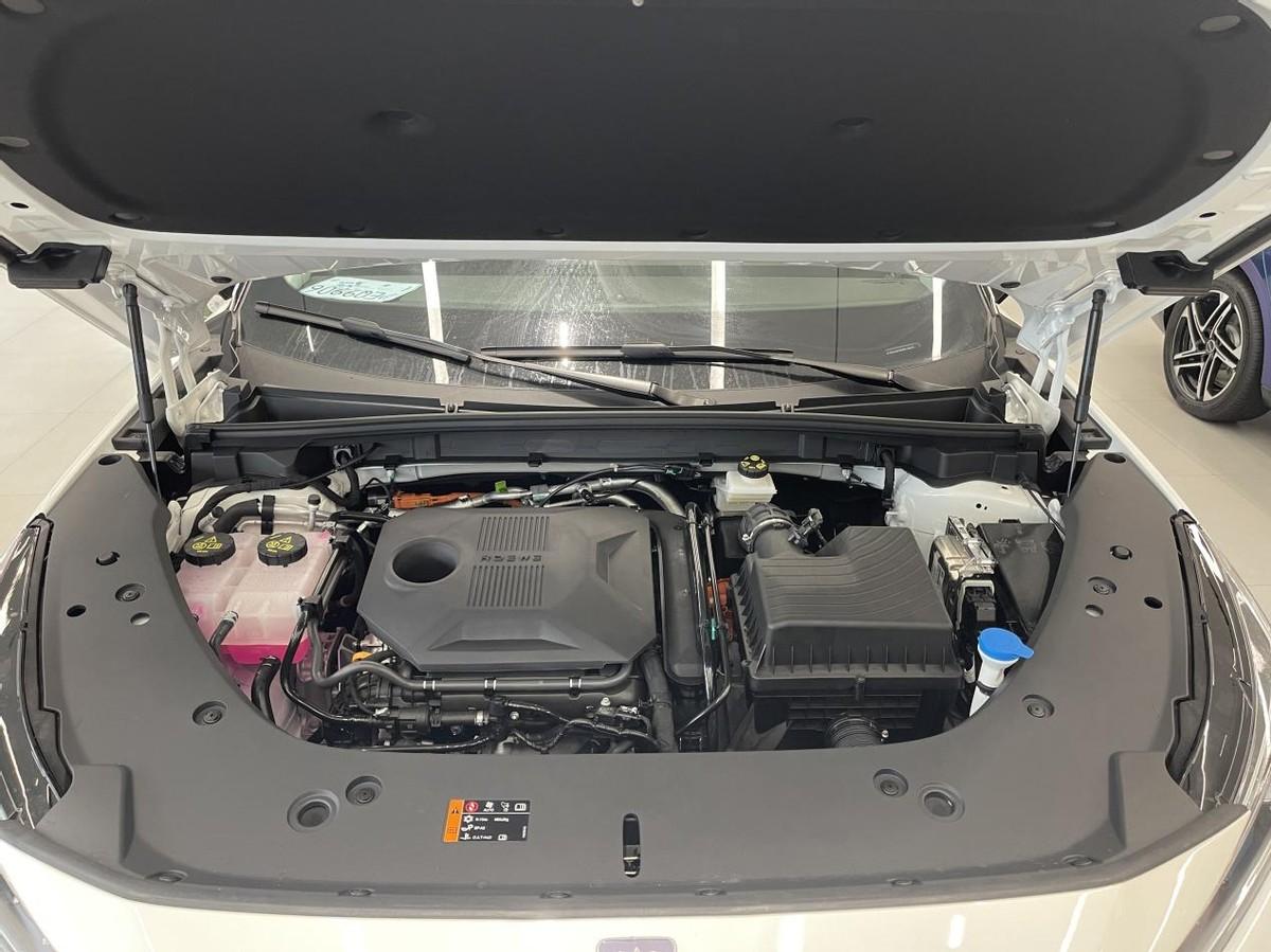 這臺插混SUV百公里加速6.9秒,綜合續航超1300km,實拍榮威D5X