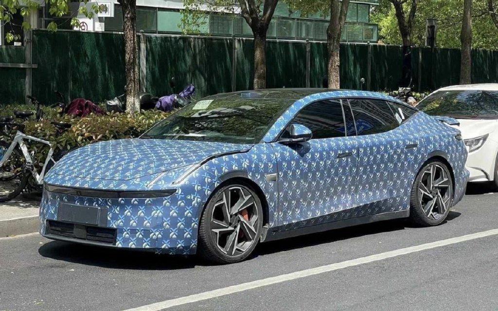 領(lǐng)克Zero實車圖曝光 搭載輪邊電驅(qū)+后輪轉(zhuǎn)向 支持坦克掉頭+蟹行模式
