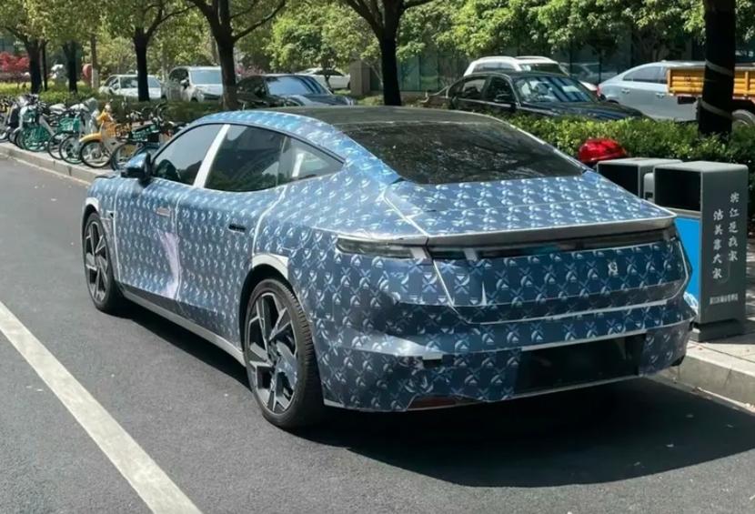 領(lǐng)克Zero實車圖曝光 搭載輪邊電驅(qū)+后輪轉(zhuǎn)向 支持坦克掉頭+蟹行模式