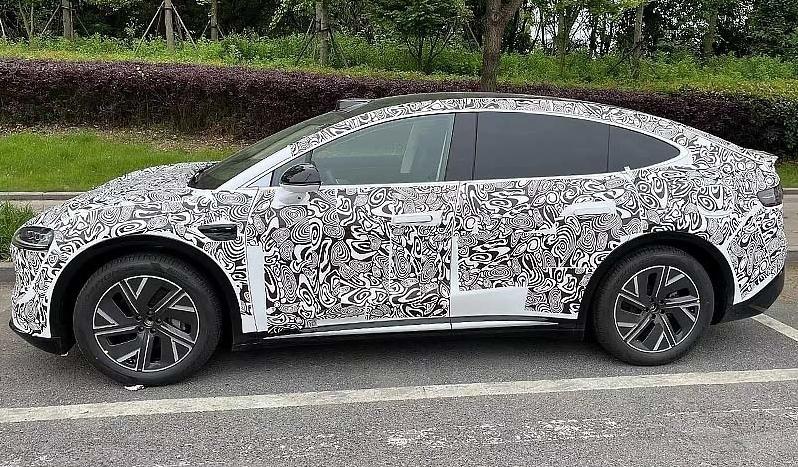 華為智界S9實車:推純電/增程版,側面像特斯拉,或售27萬元起