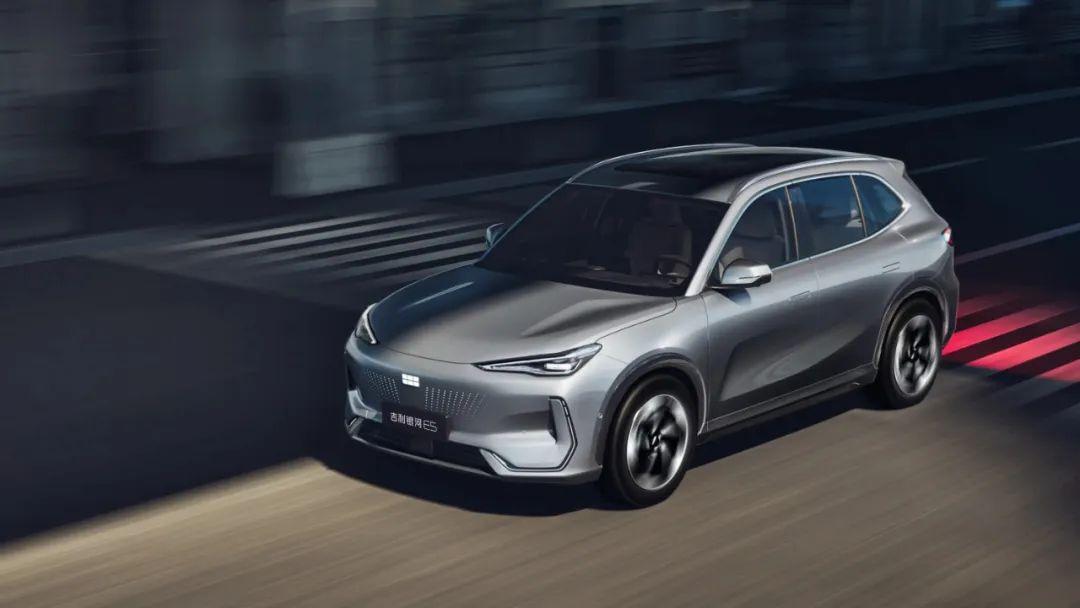 車尾神似問界M5?吉利銀河E5官圖發布,賣多少錢合適?