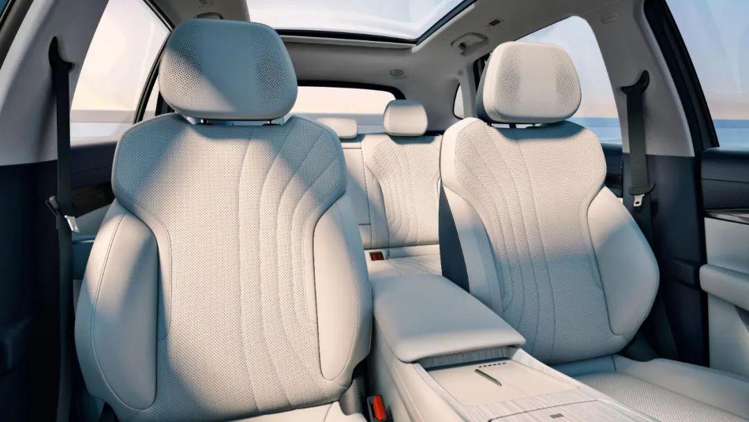 車尾神似問界M5?吉利銀河E5官圖發布,賣多少錢合適?