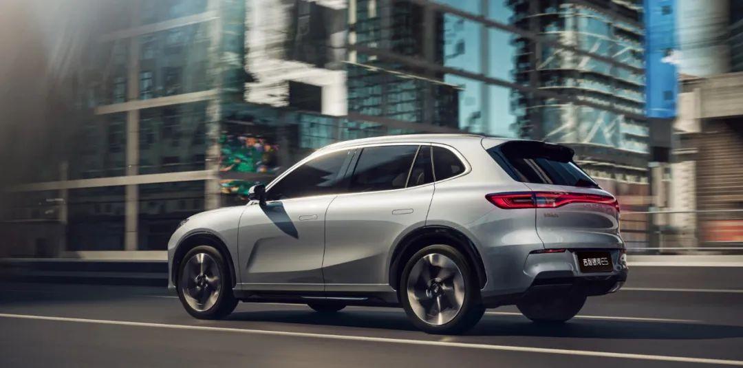 車尾神似問界M5?吉利銀河E5官圖發布,賣多少錢合適?