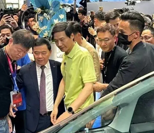 北京車展收官丨老總營銷出圈,外國“皮尺部”出動